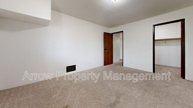 Building Photo - 207 E Arbor Ave