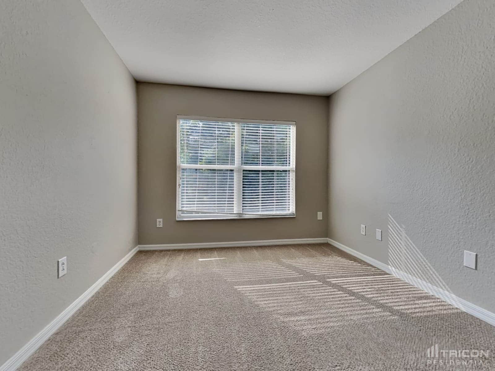 Building Photo - 10636 Deerberry Dr