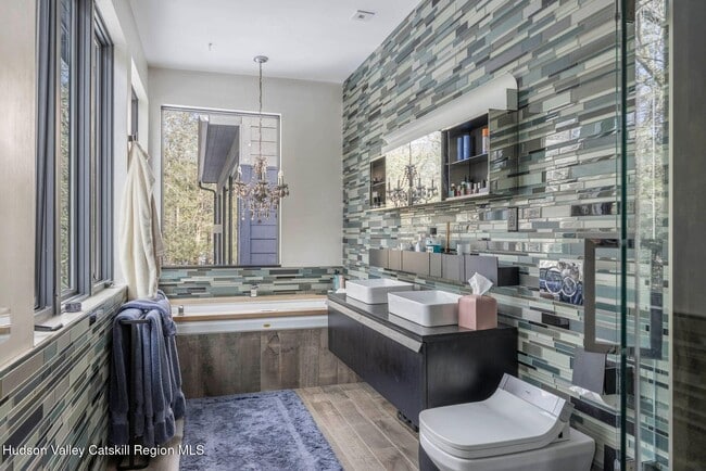 Building Photo - 70 Raybrook Dr