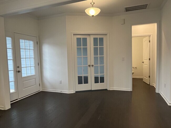 Building Photo - Large, Newer 4 Bedroom + Office and Loft i...