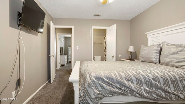 Building Photo - 2518 Johnson Dr