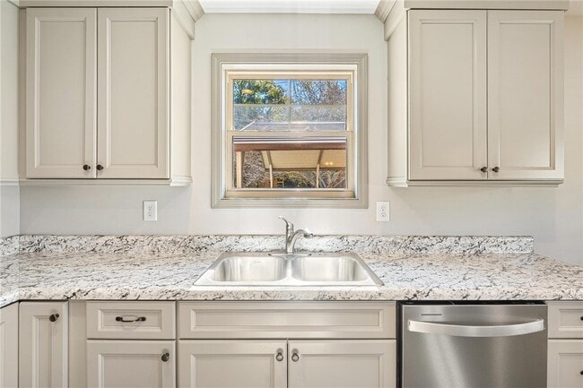 Building Photo - 300 Cottage Hl Ct