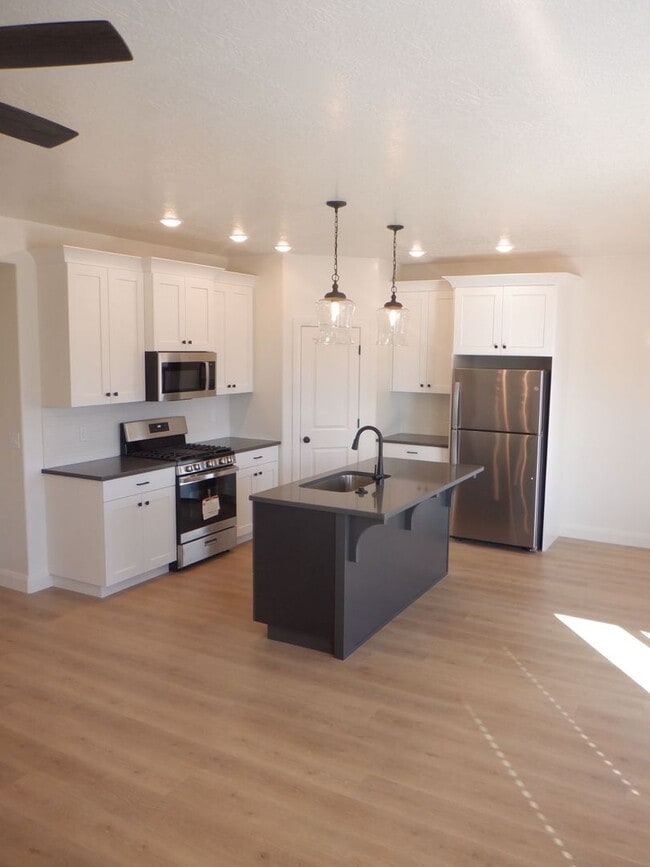 Building Photo - 3 Bed - 2.5 Bath, Newer Construction, Larg...
