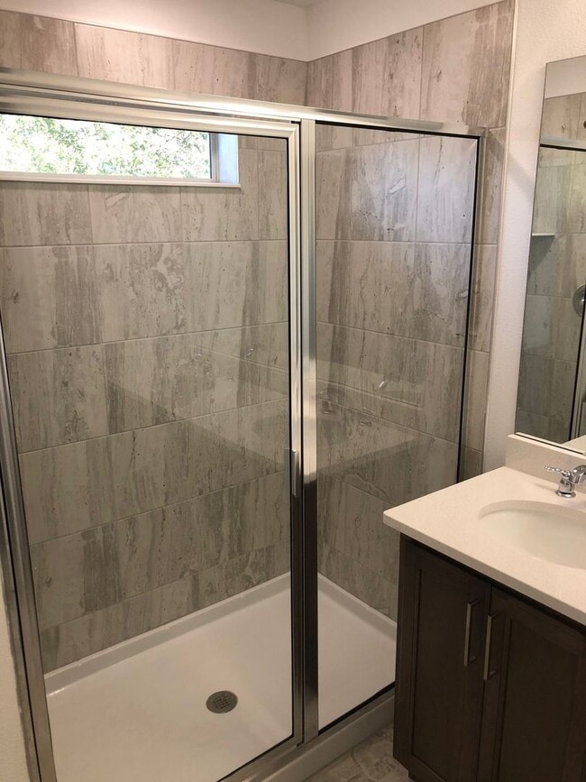 Building Photo - 310 E Ford St