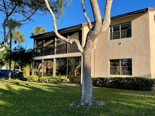 Building Photo - 9299 Vista Del Lago