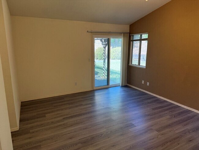 Building Photo - Modern 3 Bedroom 2 Bath One Story Browns Valley Vacaville *Star Rentals