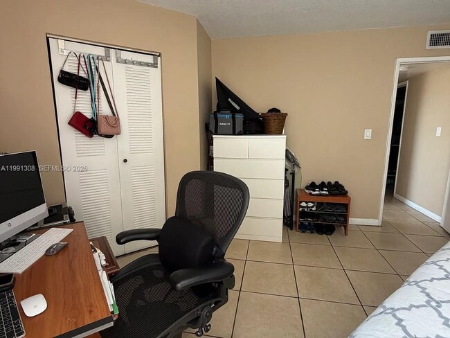 Building Photo - 9715 Fontainebleau Blvd