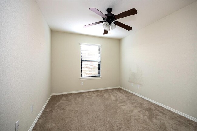 Building Photo - 119 Golfview Ct