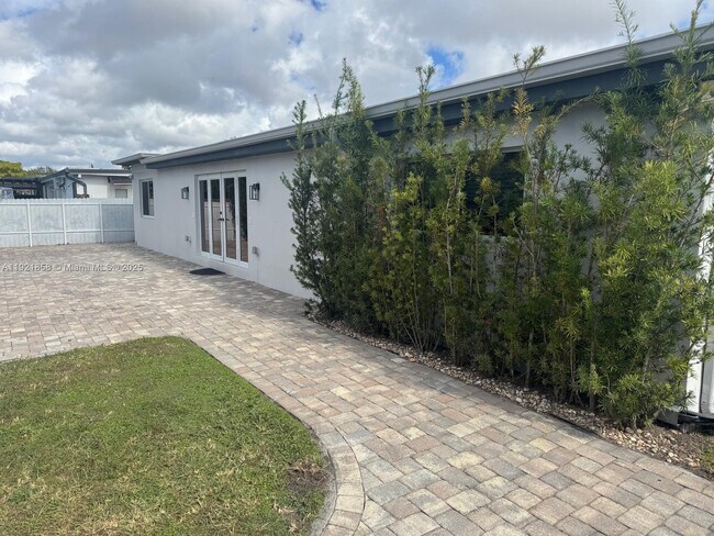 Building Photo - 1804 SW 102nd Ct