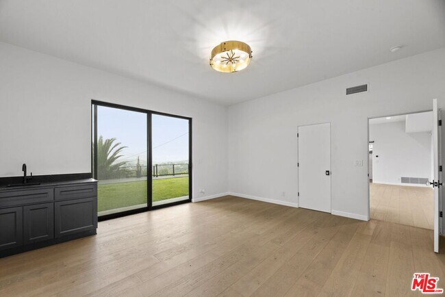 Building Photo - 105 Sequoia Dr
