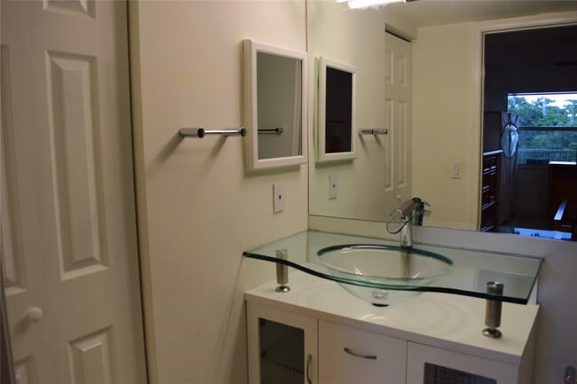 Building Photo - 13250 SW 4th Ct