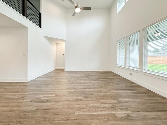Building Photo - 15216 Tattle Crk Ln