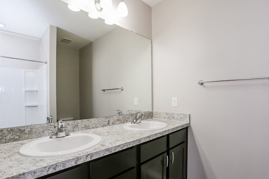 Building Photo - 12018 Suburban Sunrise St