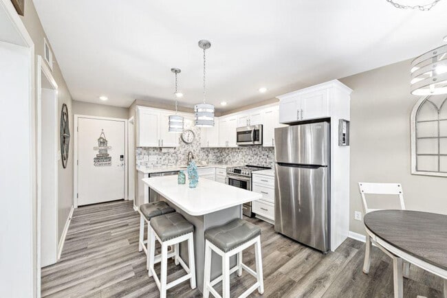 Building Photo - 405 Plantation Rd