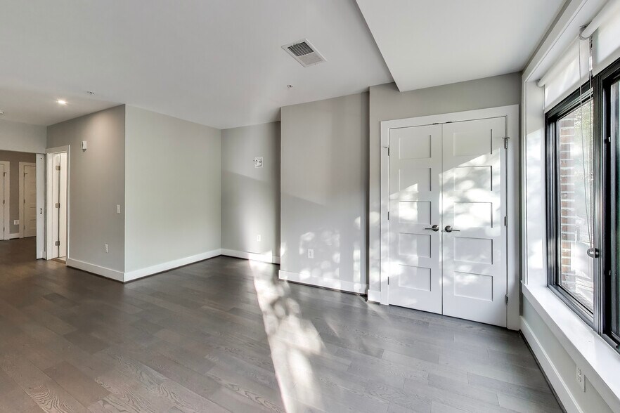 Building Photo - 1521 17th St NW