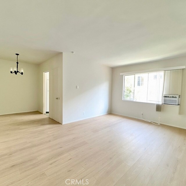 Building Photo - 208 S Mariposa Ave