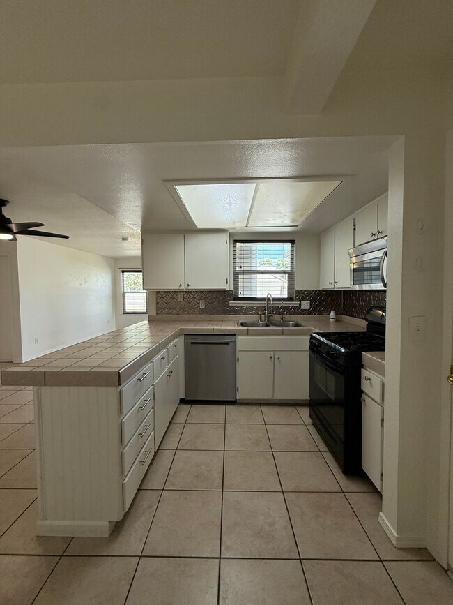 Building Photo - 1623 Point Lobos Ln