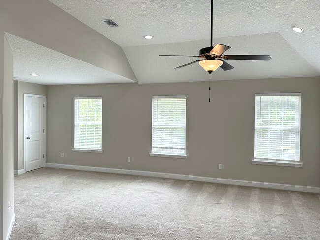 Building Photo - 732 Waterlily Ct