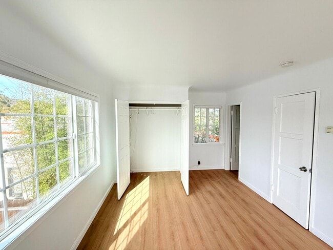 Building Photo - 230-232 Rennie Avenue