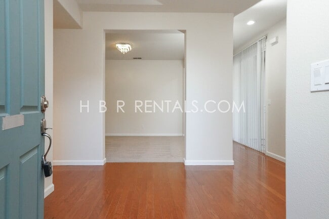 Building Photo - Wicklund Village: Charming 4-Bed Single St...