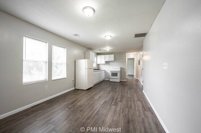 Building Photo - Cozy 2 Bed Apartment in Indianapolis with ...