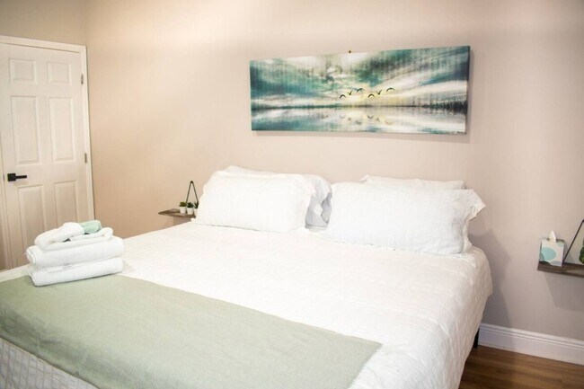 Building Photo - Glamorous Ybor Home • near Downtown