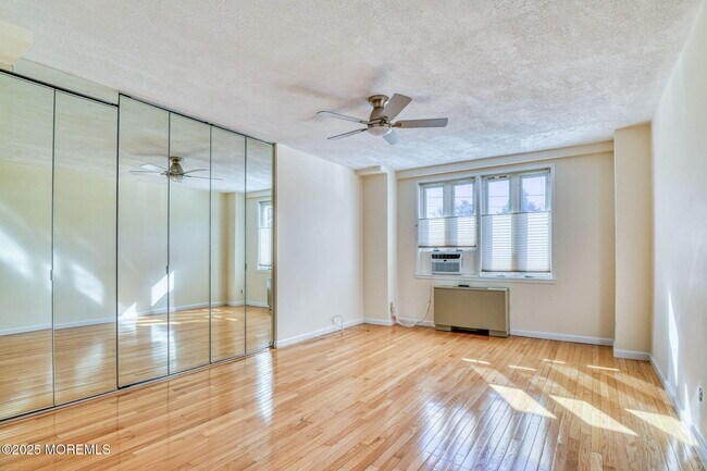 Building Photo - 510 Deal Lake Dr