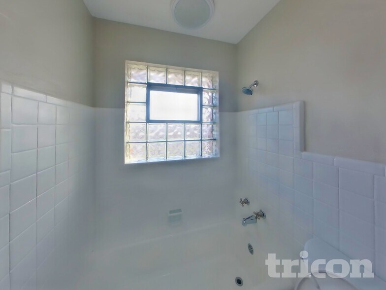 Building Photo - 10934 Vargas Dr