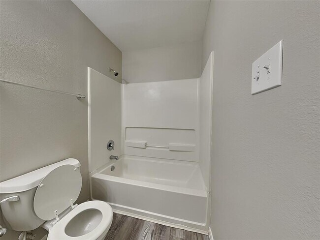 Building Photo - 3935 Mossy Spring Ln