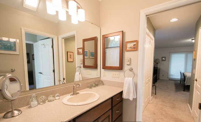 Building Photo - 4 Bedroom 3 Bathroom Home Furnished home