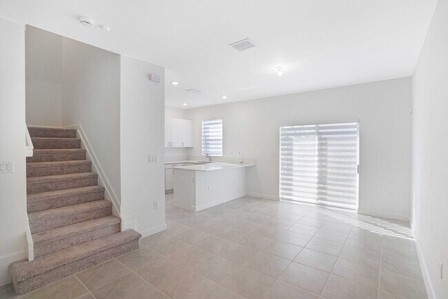 Building Photo - Brand new Townhome 3/2.5  Maximum 2 Cars