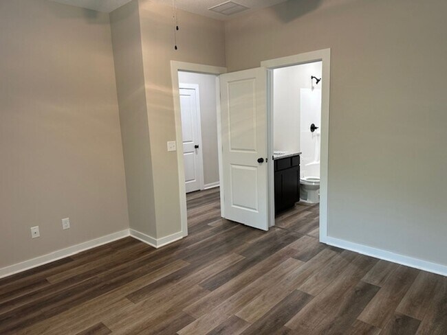 Building Photo - 5418 N Gray Dr