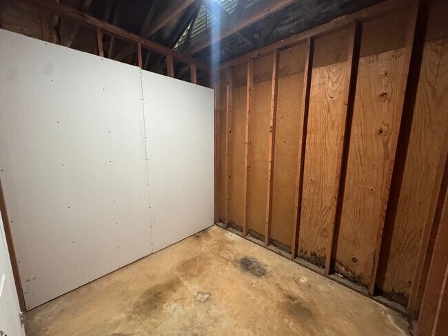 Building Photo - Commanche St Duplex