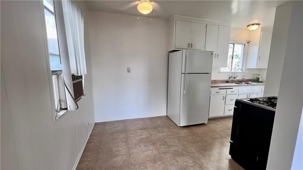 Building Photo - 11103 Cumpston St