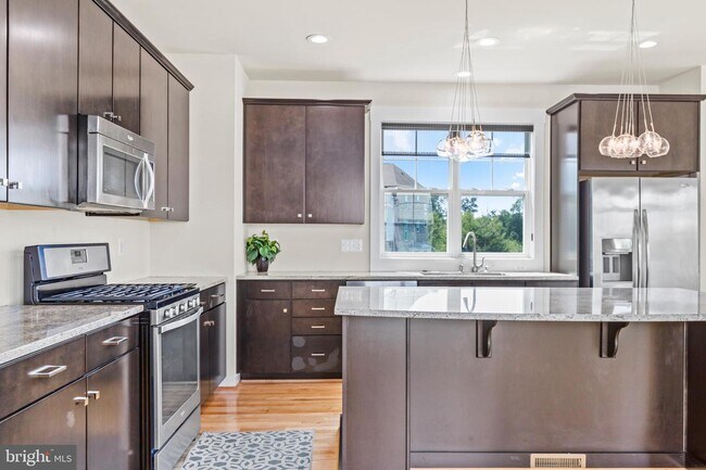 Building Photo - 42394 Pale Iris Terrace