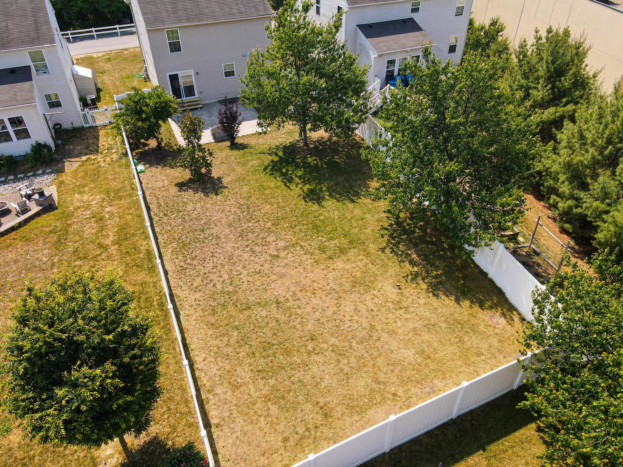 Building Photo - 7044 Lennox Ave