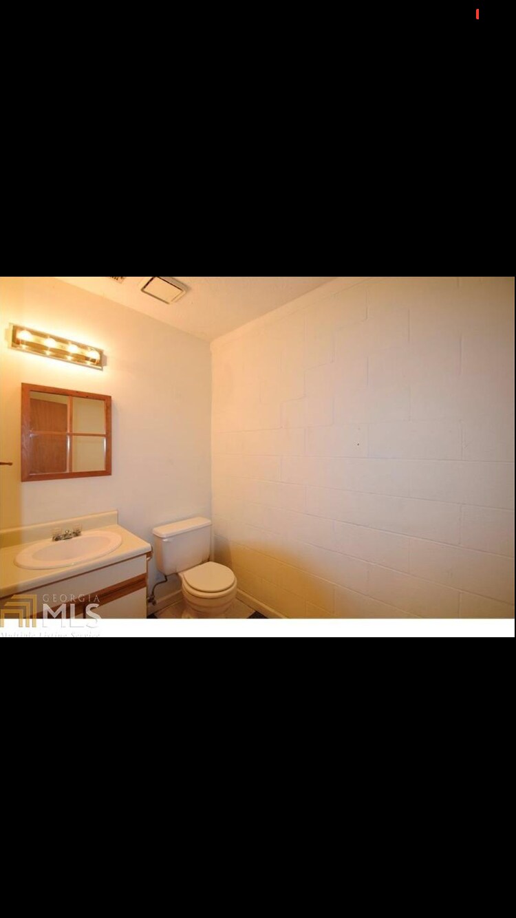 Building Photo - 1411 Glynn Oaks Dr SW