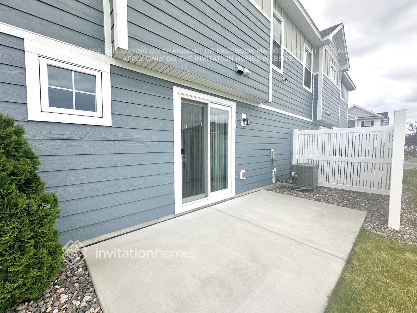 Building Photo - 10934 Glacier Ln N