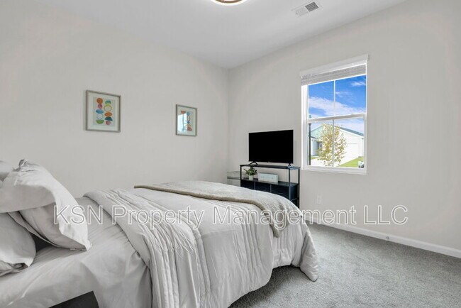 Building Photo - 107 Firefly Cir