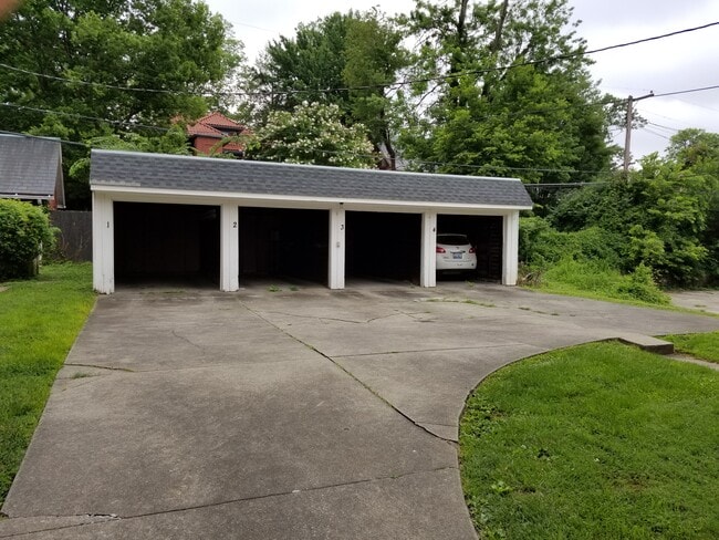 Building Photo - 2124 Village Dr