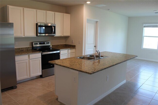 Building Photo - 2726 Greenleaf Ter