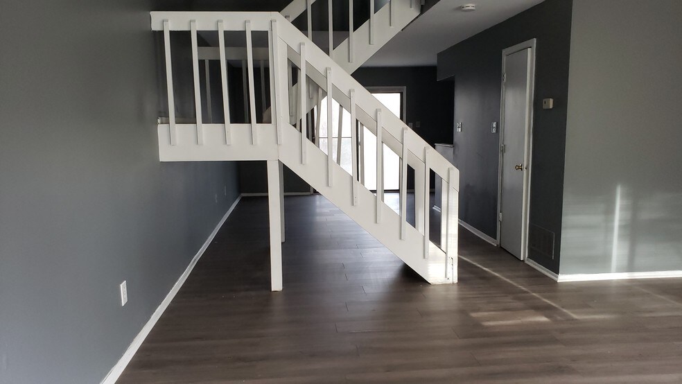 Building Photo - 2530 Cottonwood Ct