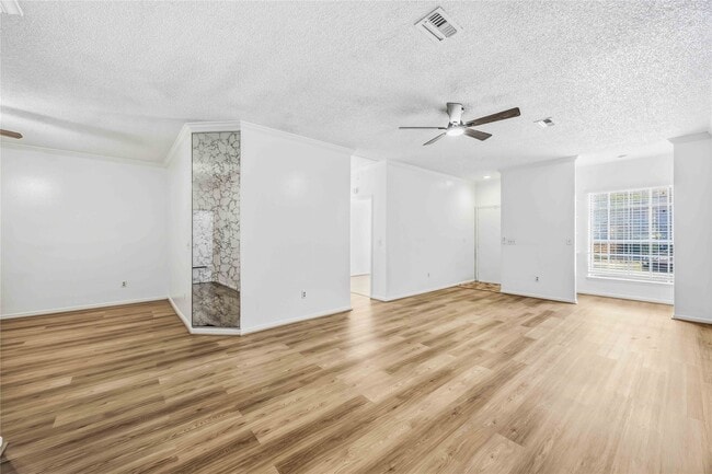 Building Photo - 9410 Stonehouse Ln