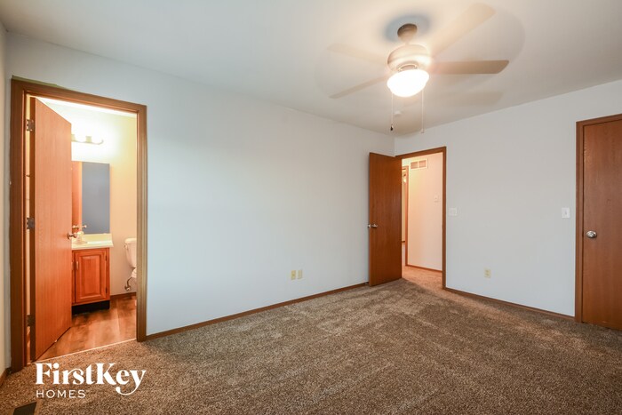 Building Photo - 210 Briar Valley Ct S