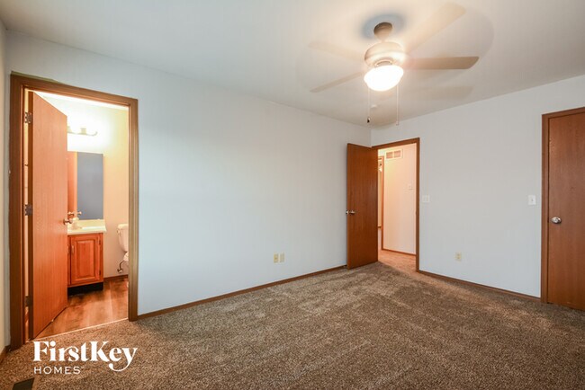 Building Photo - 210 Briar Valley Ct S