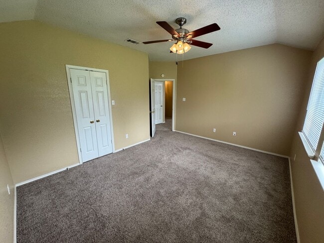 Building Photo - 5006 Glenoak Dr
