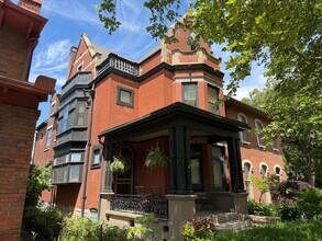 Building Photo - 23 Van Buren St