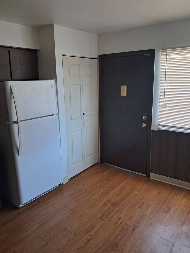 Building Photo - 8836eN95thM