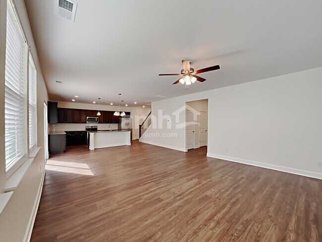 Building Photo - 4511 Tarpon Dr