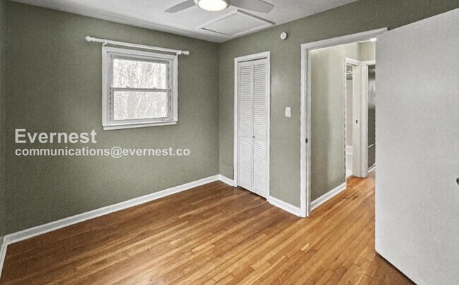 Building Photo - 3 Bed/2 Bath Home with Off-Street Parking / Pet-Friendly / Available Now!